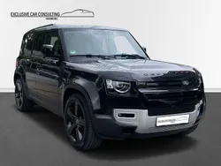 Santorini black Gebraucht 2024 Land Rover Defender SE SUV | 91.990 € (Teuer)