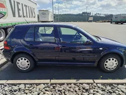 Blau Gebraucht 2000 VW Golf IV Kleinwagen | 500 €