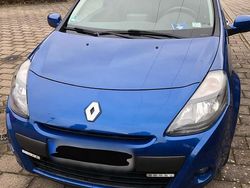 Blau Gebraucht 2011 Renault Clio II Dynamique Kleinwagen | 4.400 € (Etwas zu teuer)