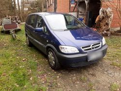 Blau Gebraucht 2003 Opel Zafira Van / Kleinbus | 4.000 € (Teuer)