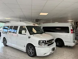Weiß Gebraucht 2015 GMC Savana Van / Kleinbus | 69.900 €