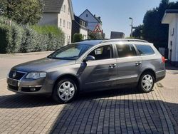 Grau Gebraucht 2006 VW Passat Kombi | 2.000 € (Superpreis)