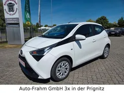 Weiß Gebraucht 2021 Toyota Aygo X-play Kleinwagen | 11.790 € (Etwas zu teuer)