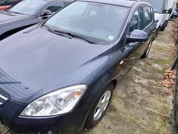 Grau Gebraucht 2009 Kia Ceed Vision Kleinwagen | 3.800 € (Fairer Preis)
