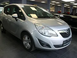 Silber Gebraucht 2011 Opel Meriva Design Edition Van / Kleinbus | 5.980 € (Etwas zu teuer)