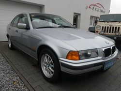 Arktissilbermet. Gebraucht 1997 BMW 320 Limousine | 7.950 € (Etwas zu teuer)