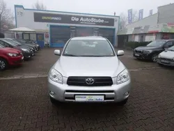 Silver metallic Gebraucht 2006 Toyota RAV4 Sol SUV | 8.490 € (Etwas zu teuer)