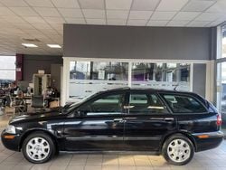 Schwarz Gebraucht 2002 Volvo V40 Standard Kombi | 2.990 € (Etwas zu teuer)