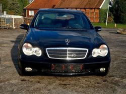 Schwarz Gebraucht 2000 Mercedes 220 Limousine | 3.000 €