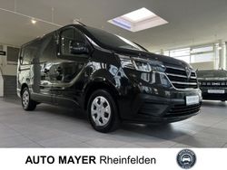Schwarz midnight Gebraucht 2023 Renault Trafic Life Van / Kleinbus | 38.980 € (Etwas zu teuer)