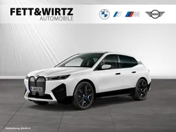 Mineralweiss metallic Gebraucht 2024 BMW iX Sport Line SUV | 69.888 € (Superpreis)