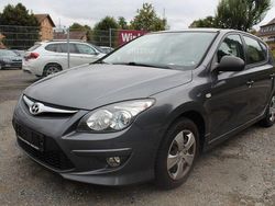 Grau Gebraucht 2011 Hyundai i30 Edition Limousine | 3.499 € (Fairer Preis)