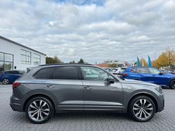 Grau Gebraucht 2020 VW Touareg R-line SUV | 46.990 € (Teuer)