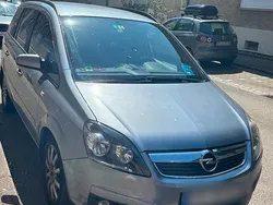 Grau Gebraucht 2006 Opel Zafira Van / Kleinbus | 3.800 € (Etwas zu teuer)
