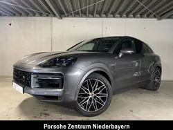 Grau Gebraucht 2024 Porsche Cayenne SUV | 111.249 € (Fairer Preis)