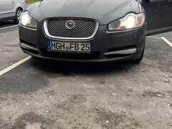 Grau Gebraucht 2011 Jaguar XF Premium Luxury Limousine | 6.490 € (Fairer Preis)