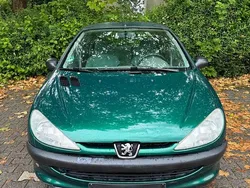 Grün Gebraucht 2002 Peugeot 206 Kleinwagen | 1.350 € (Fairer Preis)