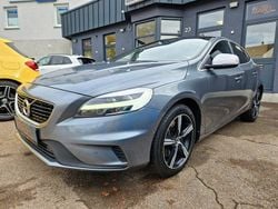Grau Gebraucht 2019 Volvo V40 R-Design Kombi | 15.970 € (Fairer Preis)