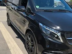 Schwarz Gebraucht 2023 Mercedes V300 Avantgarde Edition Van / Kleinbus | 68.900 € (Fairer Preis)