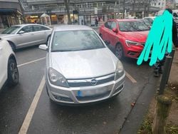 Grau Gebraucht 2004 Opel Astra Kleinwagen | 1.800 € (Etwas zu teuer)