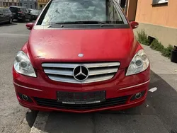 Rot Gebraucht 2005 Mercedes B200 Van / Kleinbus | 1.250 € (Guter Preis)