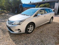 Silber Gebraucht 2012 Toyota Avensis Kombi | 3.950 € (Fairer Preis)