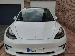 Weiß Gebraucht 2019 Tesla Model 3 Long Range Limousine | 21.290 € (Teuer)