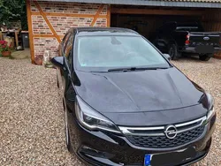 Schwarz Gebraucht 2018 Opel Astra Business Kombi | 10.500 € (Fairer Preis)