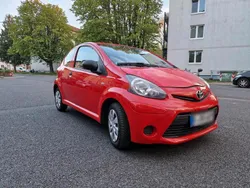 Rot Gebraucht 2012 Toyota Aygo Kleinwagen | 2.400 € (Guter Preis)