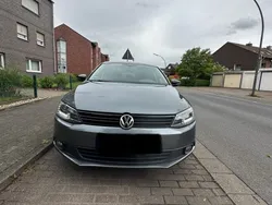 Grau Gebraucht 2013 VW Jetta Match Limousine | 8.999 € (Etwas zu teuer)
