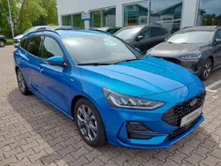 Blau Gebraucht 2024 Ford Focus ST-Line Limousine | 28.100 € (Etwas zu teuer)