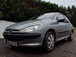 Grau Gebraucht 2002 Peugeot 206 Limousine | 1.790 € (Etwas zu teuer)