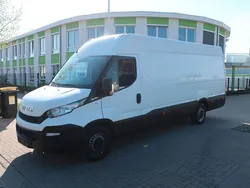 Weiß Gebraucht 2016 Iveco Daily Limousine | 8.700 € (Fairer Preis)
