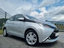 Silber Gebraucht 2015 Toyota Aygo X-play Kleinwagen | 7.999 € (Guter Preis)
