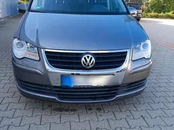 Braun Gebraucht 2008 VW Touran Van / Kleinbus | 7.000 € (Teuer)