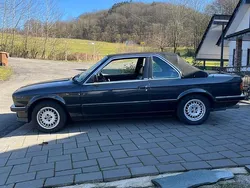 Schwarz Gebraucht 1987 BMW 320 Cabriolet Cabrio | 10.500 €