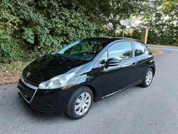 Schwarz Gebraucht 2016 Peugeot 208 Access Kleinwagen | 5.500 €
