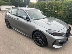 Grau Gebraucht 2022 BMW 120 M Sport Kleinwagen | 28.000 € (Fairer Preis)