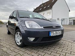 Grau Gebraucht 2003 Ford Fiesta Ghia Limousine | 2.900 €