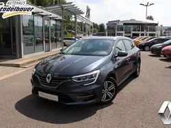 Grau Gebraucht 2022 Renault Mégane IV Intens Limousine | 16.990 € (Fairer Preis)