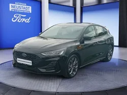 Agate black metallic Gebraucht 2024 Ford Focus ST-Line Limousine | 25.690 € (Superpreis)