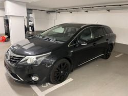 Schwarz Gebraucht 2012 Toyota Avensis Executive Kombi | 9.500 € (Etwas zu teuer)