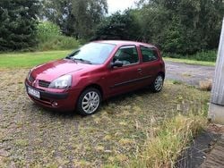 Rot Gebraucht 2002 Renault Clio II Dynamique Limousine | 1.999 € (Fairer Preis)