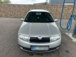 Silber Gebraucht 2003 Skoda Fabia Kombi | 2.599 € (Etwas zu teuer)