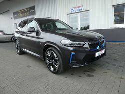 Grau Gebraucht 2023 BMW iX3 Impressive SUV | 52.900 € (Teuer)