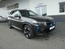 Grau Gebraucht 2023 BMW iX3 Impressive SUV | 46.900 € (Fairer Preis)