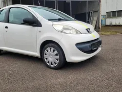 Weiß Gebraucht 2007 Peugeot 107 Kleinwagen | 1.100 € (Teuer)
