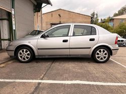 Silber Gebraucht 2002 Opel Astra Limousine | 2.300 €
