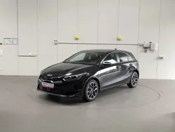 Grau Neu 2025 Kia Ceed 4 Limousine | 35.163 € (Teuer)