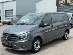 Grau Gebraucht 2021 Mercedes Vito Van / Kleinbus | 21.990 €